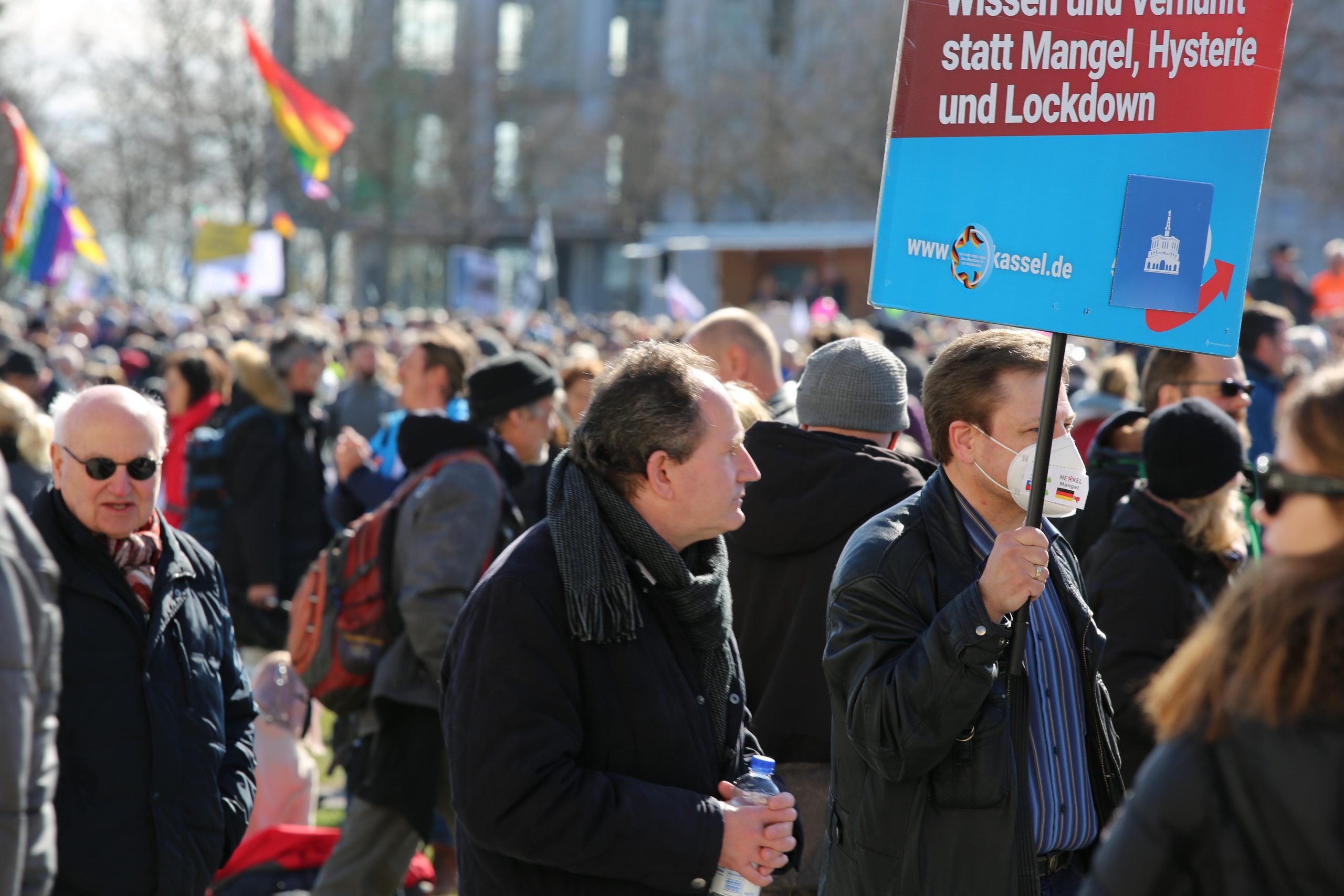 Die Kasseler AfD auf der Querdenken Demonstration am 20.03.2021. Im Vordergrund von links nach rechts: Gerhard Schenk, Michael Moses-Meil, Sven Dreyer (mit Schild)